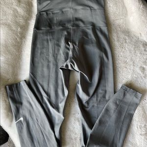 Gray Nike dry fit leggings